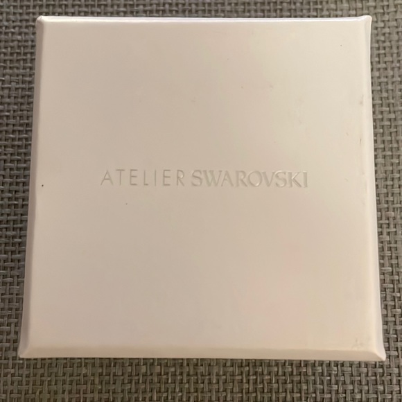 Atelier Swarovski collaboration with iconic brand, Lavin - Picture 4 of 6